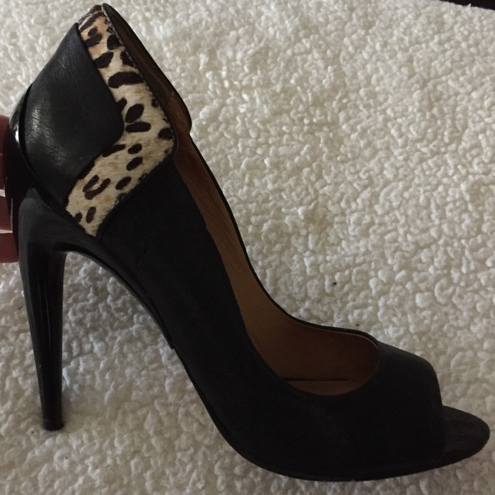 Gorgeous L.A.M.B. Peep toe Pumps